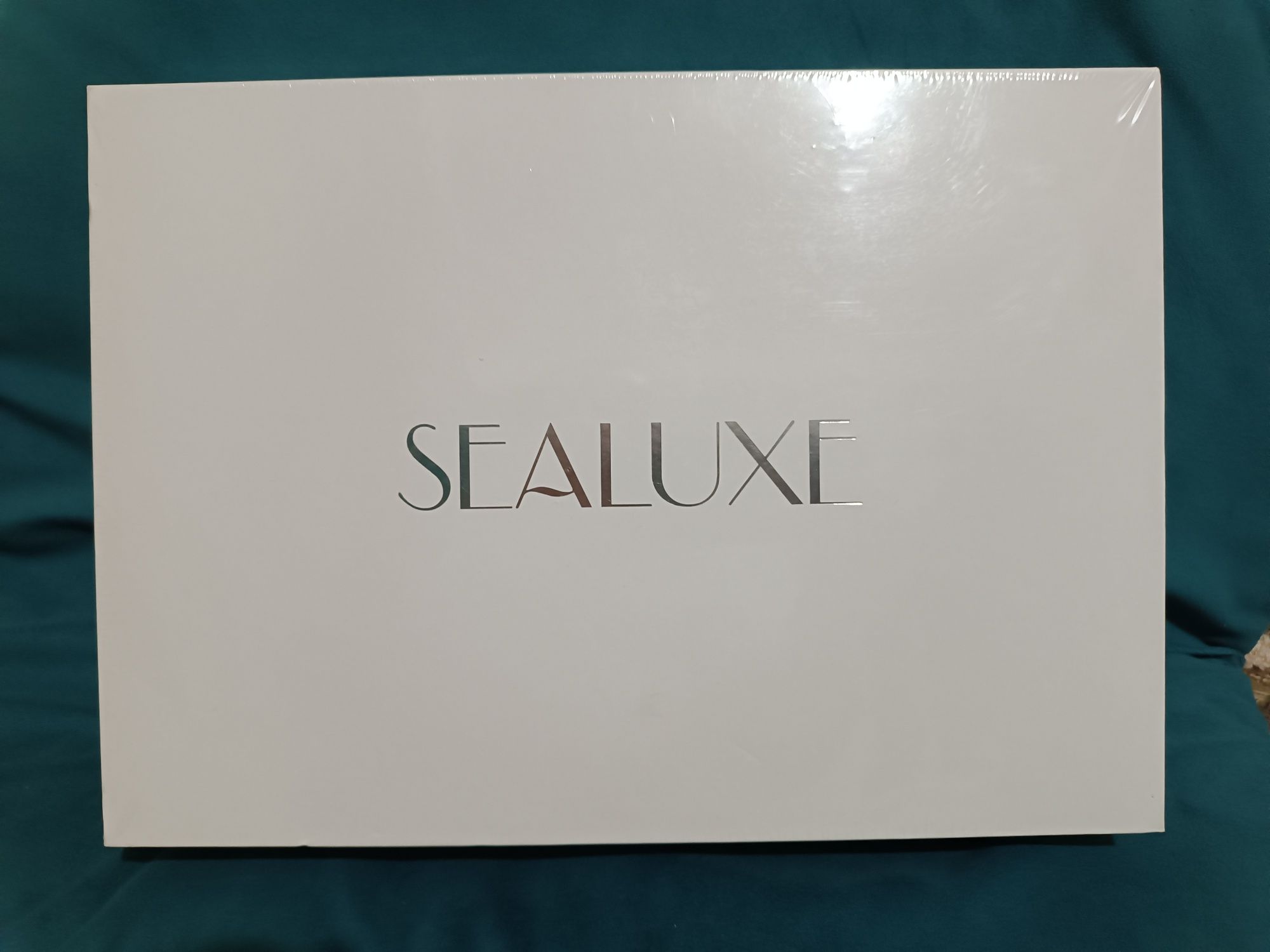 Срочно продам набор косметических средств "Sealuxe"