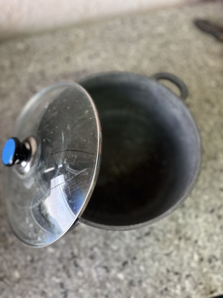 Казаны, кастрюли, сковородки