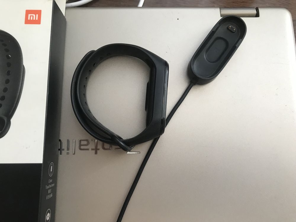Продам Mi smart Band 4