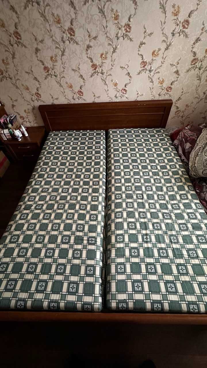 Продам двуспальную кровать