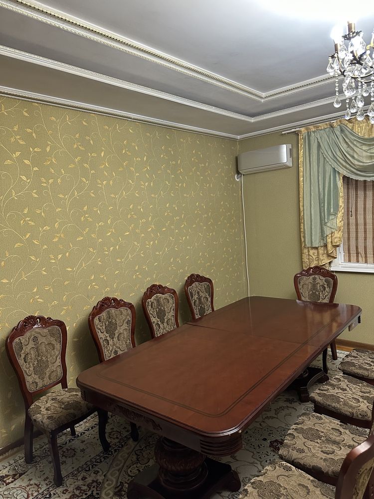 Стол для гостиной