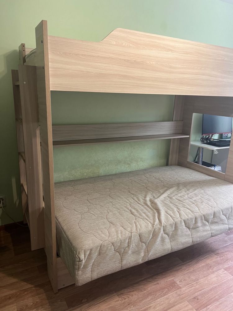 Продам двухярусную кровать