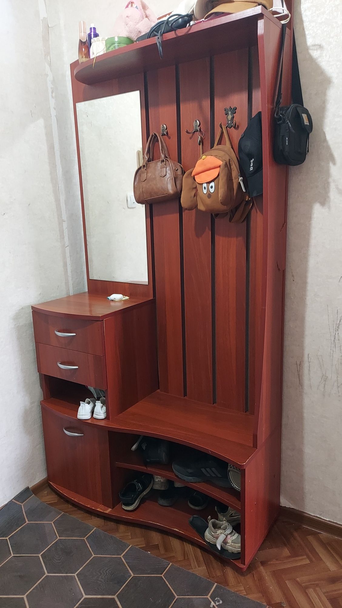 Продам прихожую недорого