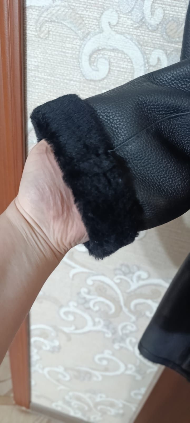 Продам мужскую натуральную дубленку.