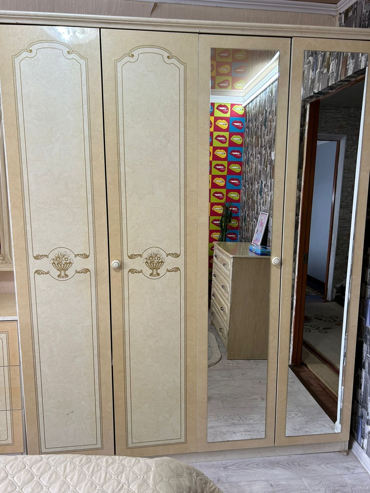 Продаются б/у мебели все в хорошем состояние есть торг.