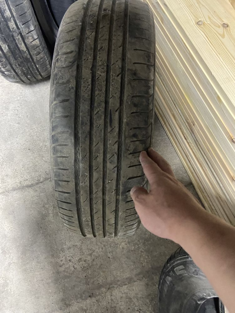 Прода в хорошем состояние Шины R 15  205/65