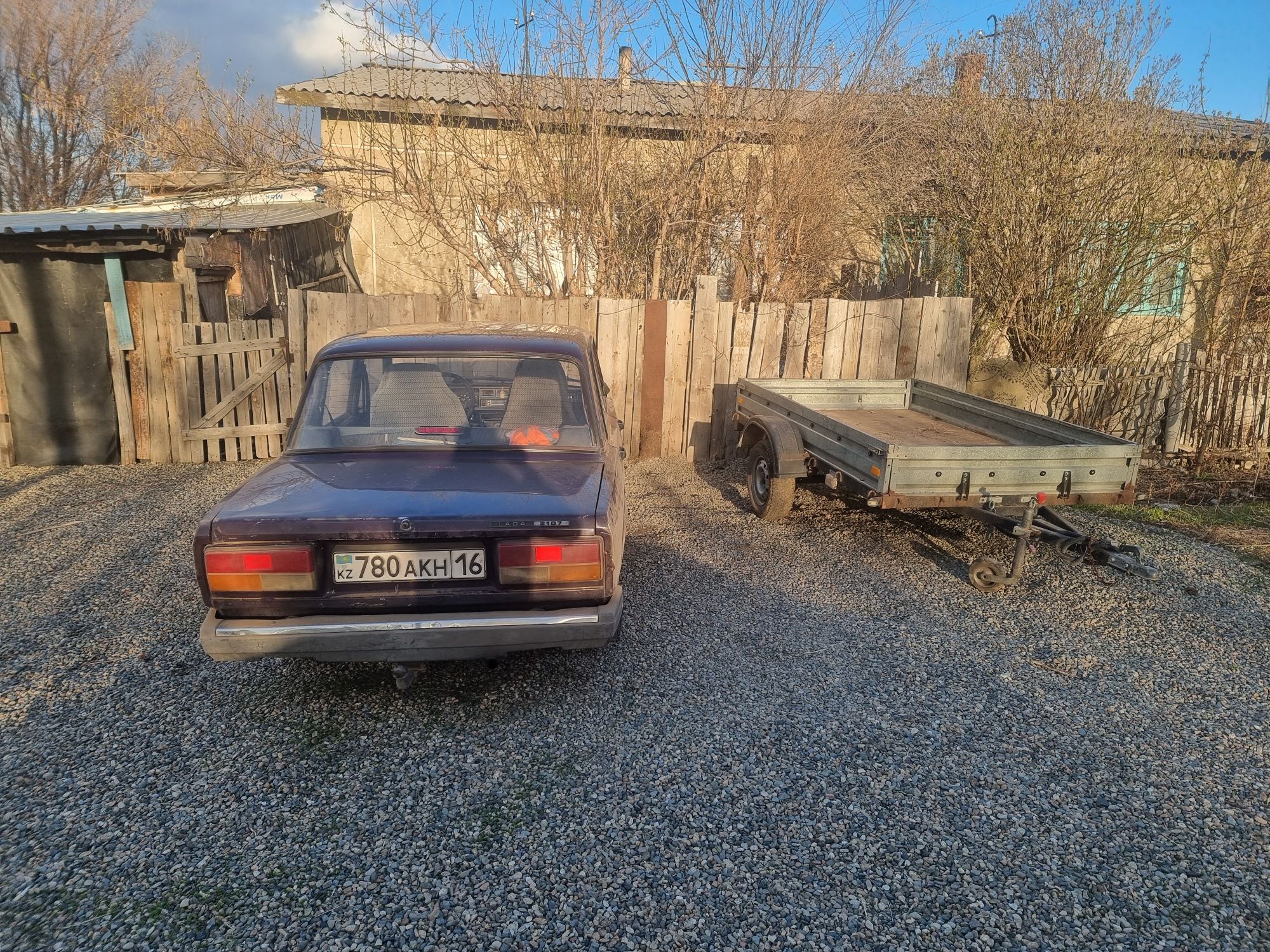 Продам дом  в селе 1 комната + кухня+коридор+ гараж.