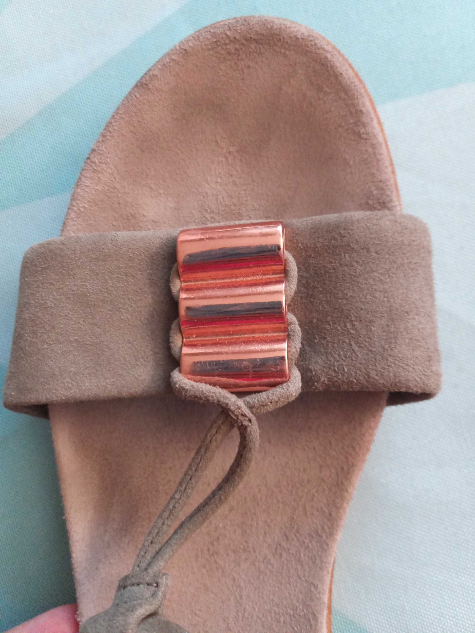 Сандалии цвета хаки Clarks, Great Britain, замша, 24-24,5 см