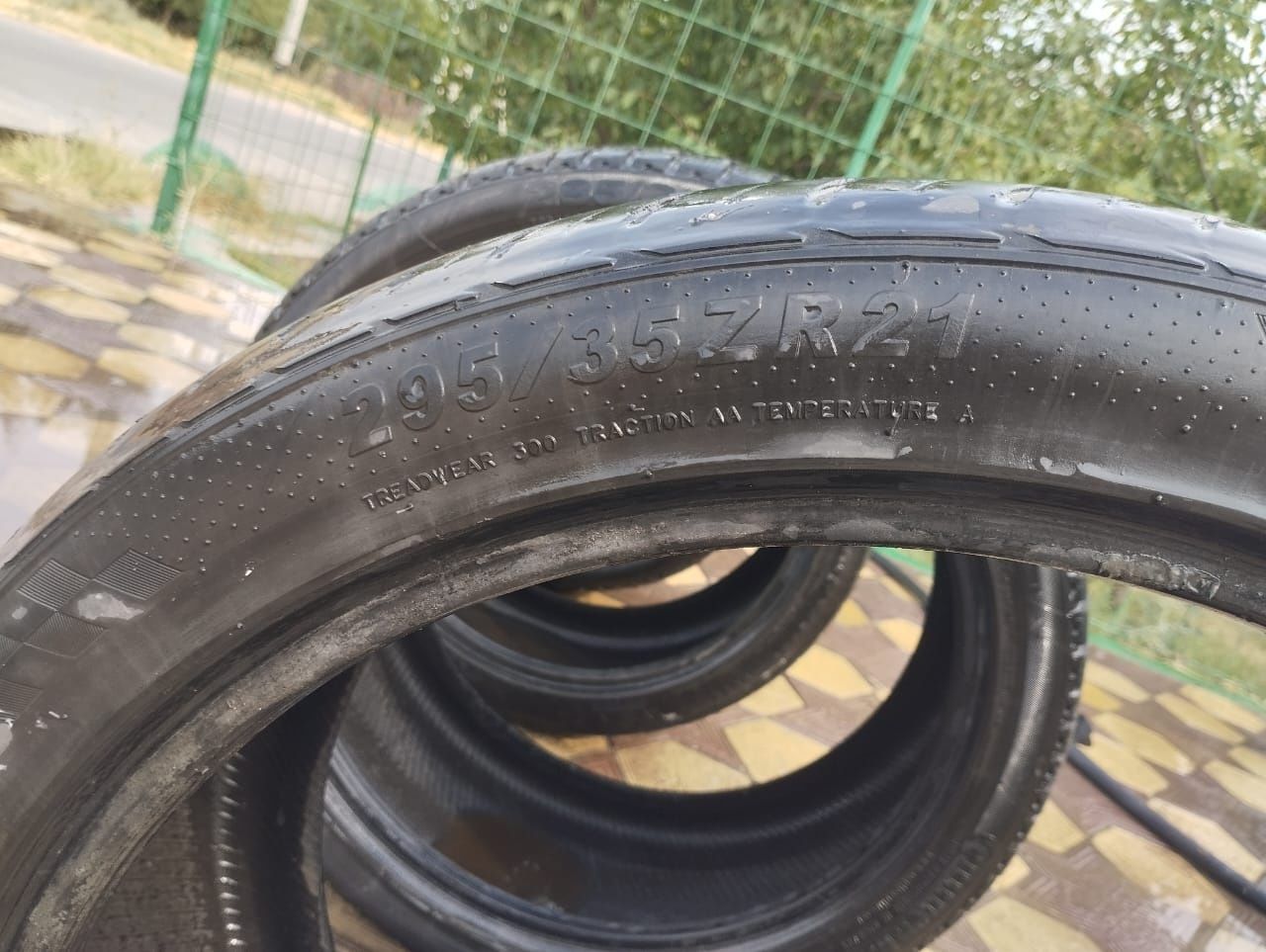 Продается калесо continental 295/35 R21