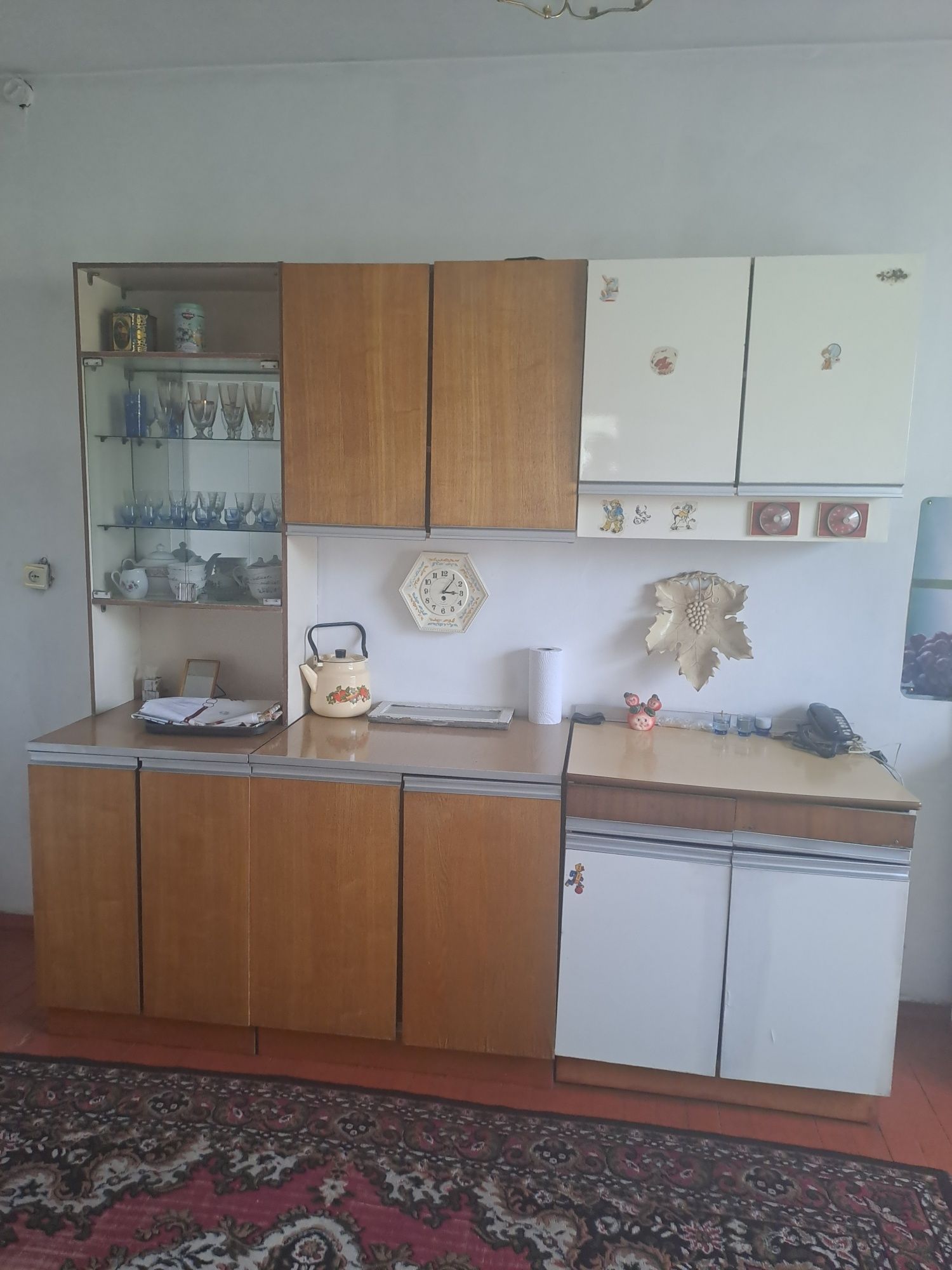 Продаются   вешалки, паласы