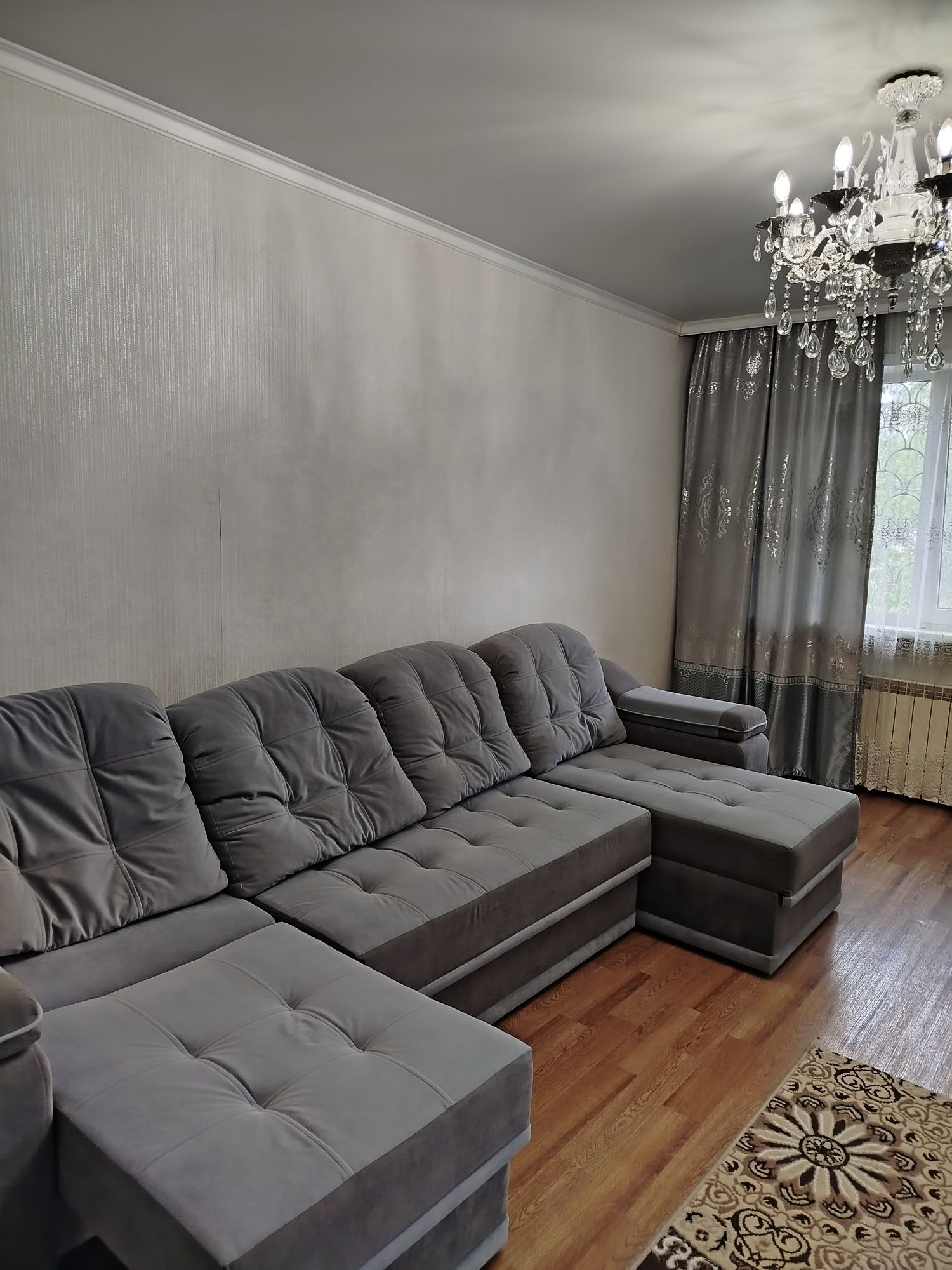 Продам диван угловой в отличном состоянии.