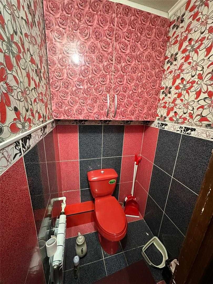 # Продам 4 комнатную квартиру на 6 микрорайоне, 3 этаж