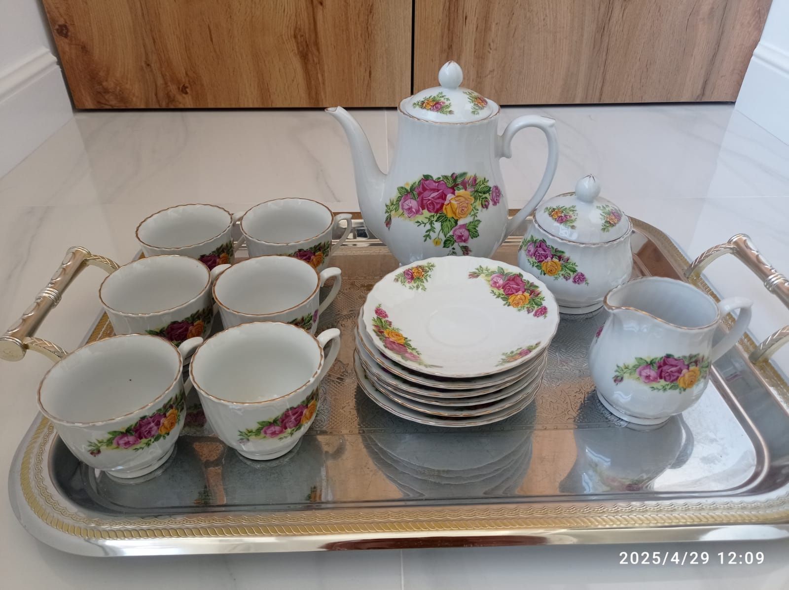 Продам чайный сервиз на 6 персон