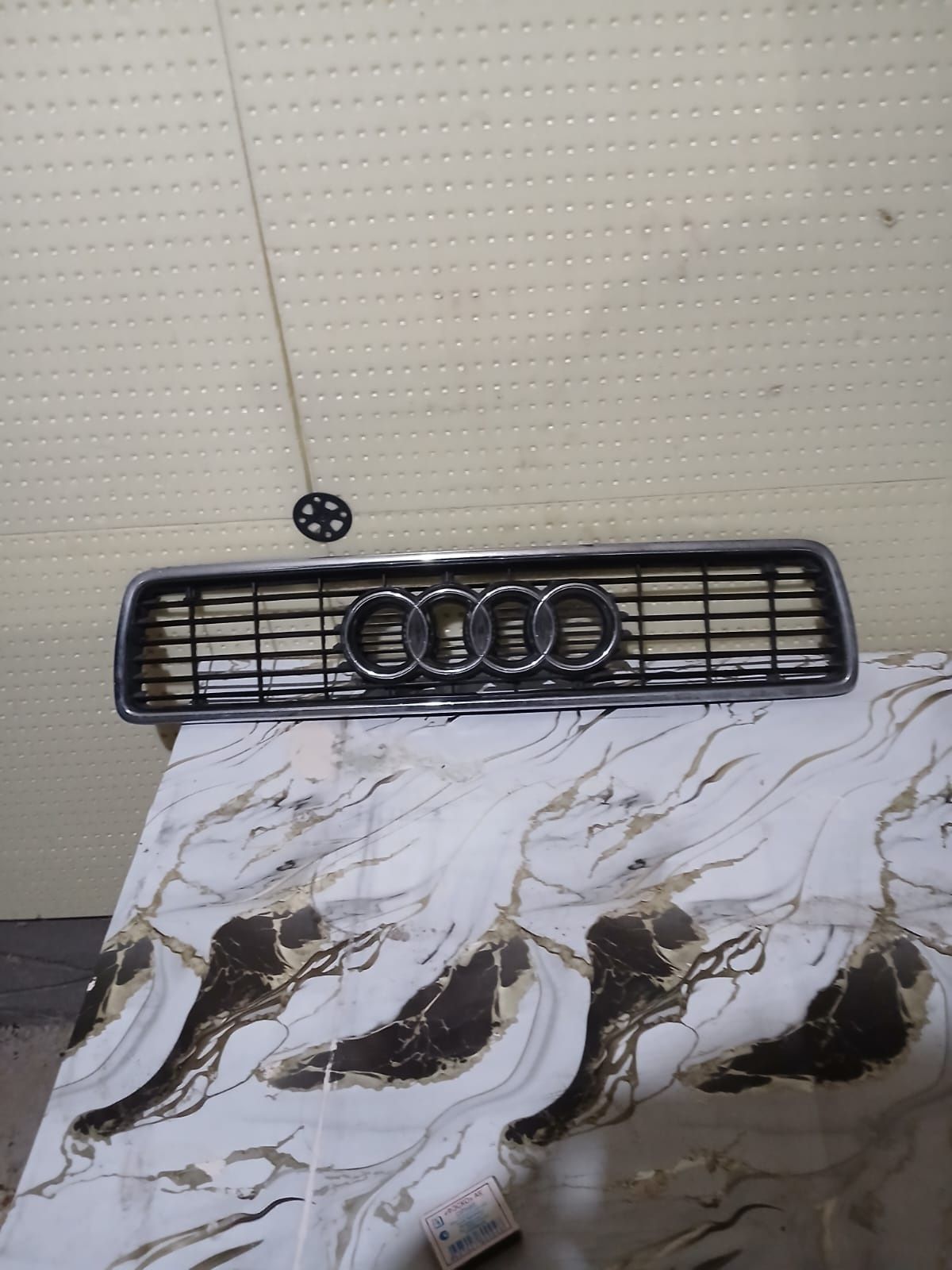 Продам рищётка ауди б4