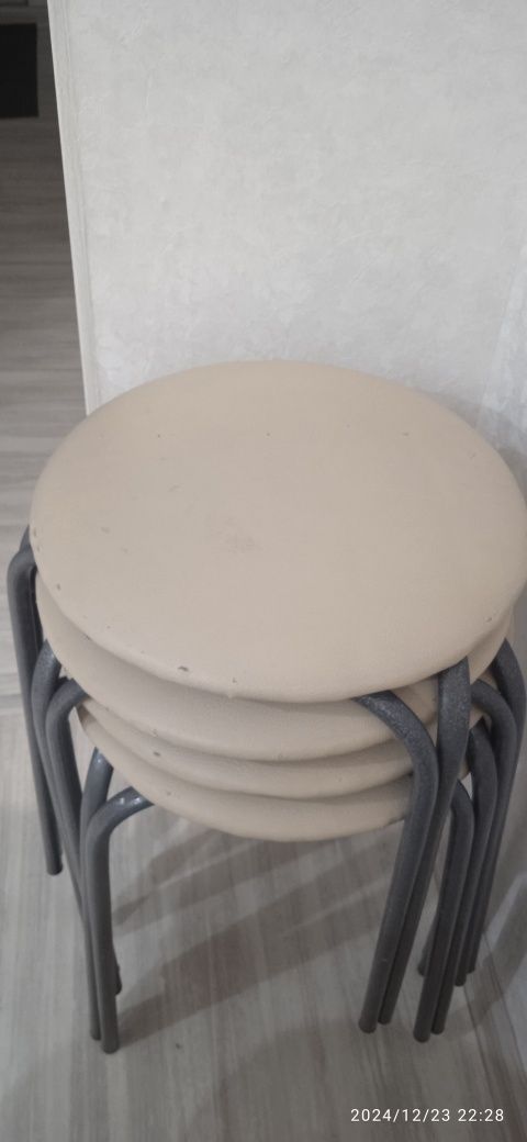 Продам табуретки
