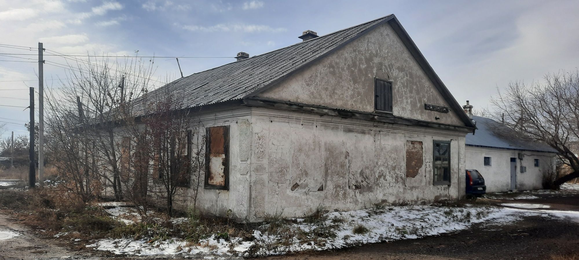 Здание бывший магазин в Пришахтинске