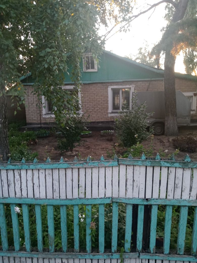 .    Продам или обменяю дом в центре  Бишкуля
