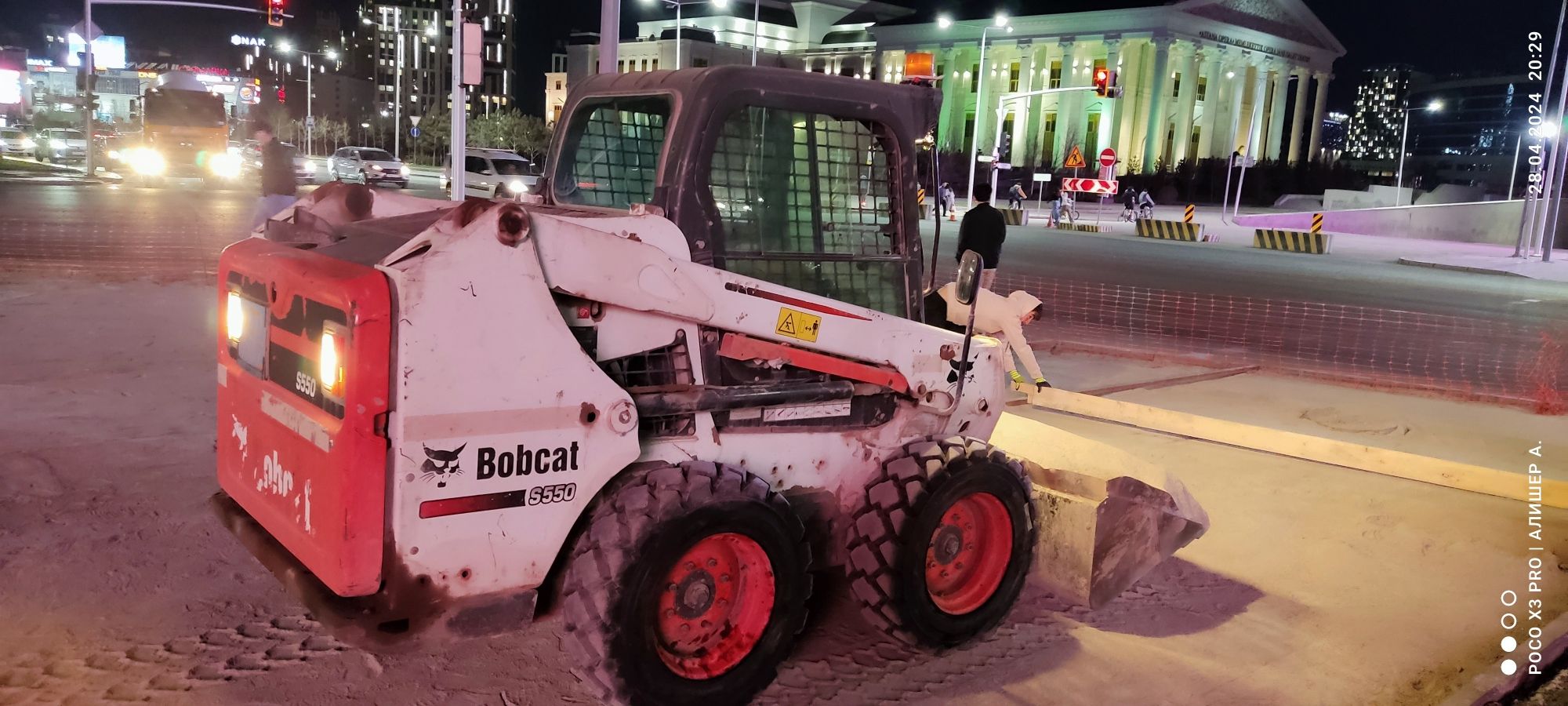 Аренда бобкат и минипогрузчик мксм шетка вила ковш bobcat
