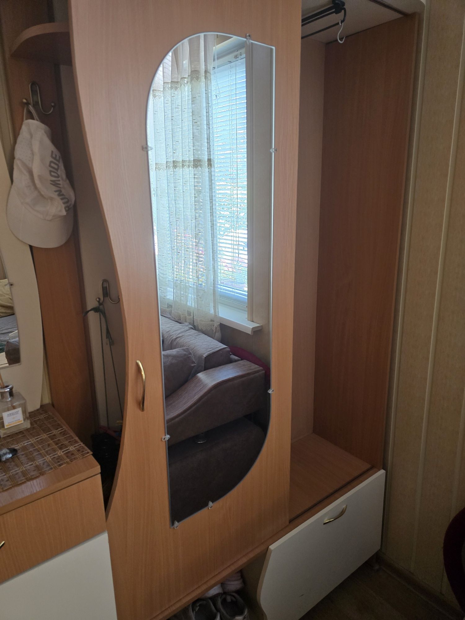 Продам  прихожую