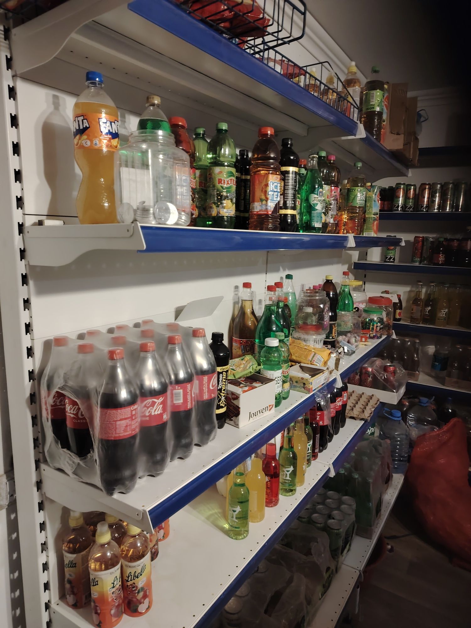 Продам стелажи для магазина. Очень качественный металлический длна 15м