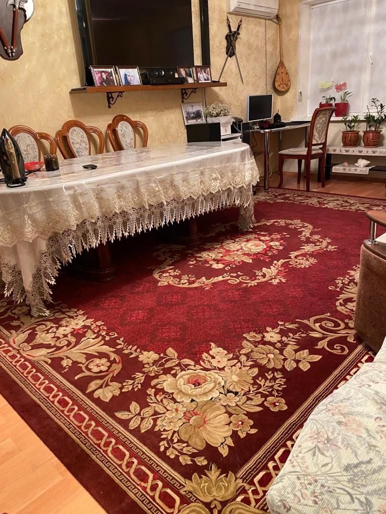 Продам ковер б/у 2 года