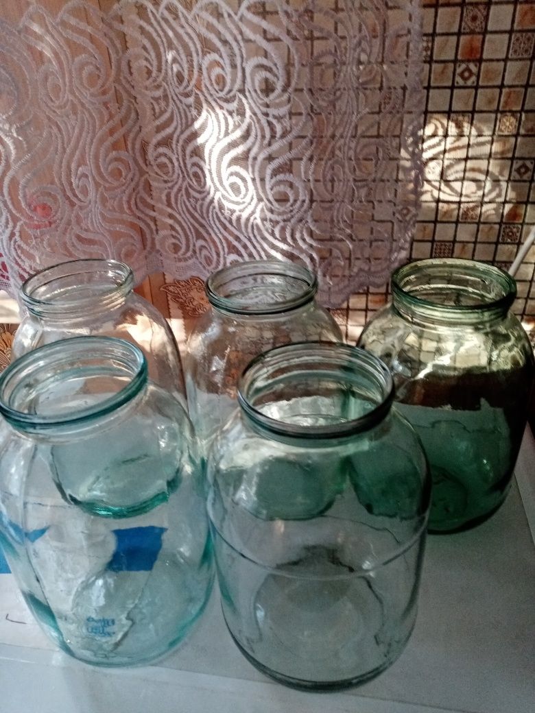 Продам 2 заварных чайника, алюминиевый на 1.5 л и второй на 1 л. . .