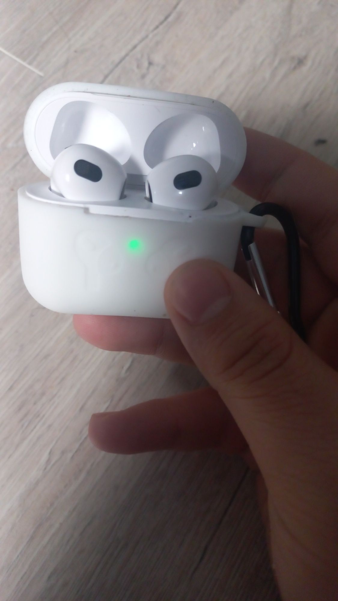 Срочно продам airpods