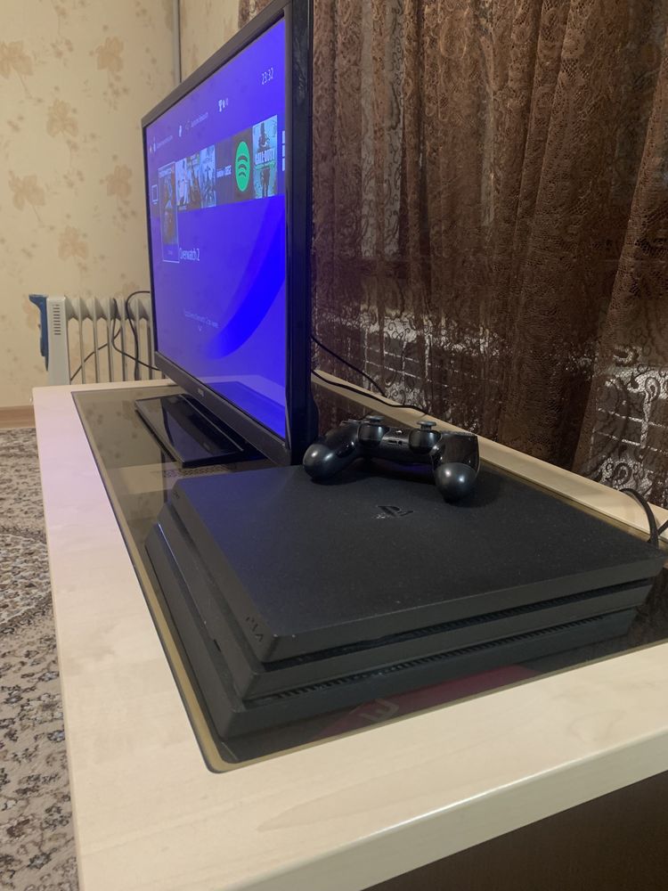Продам PS4 Pro