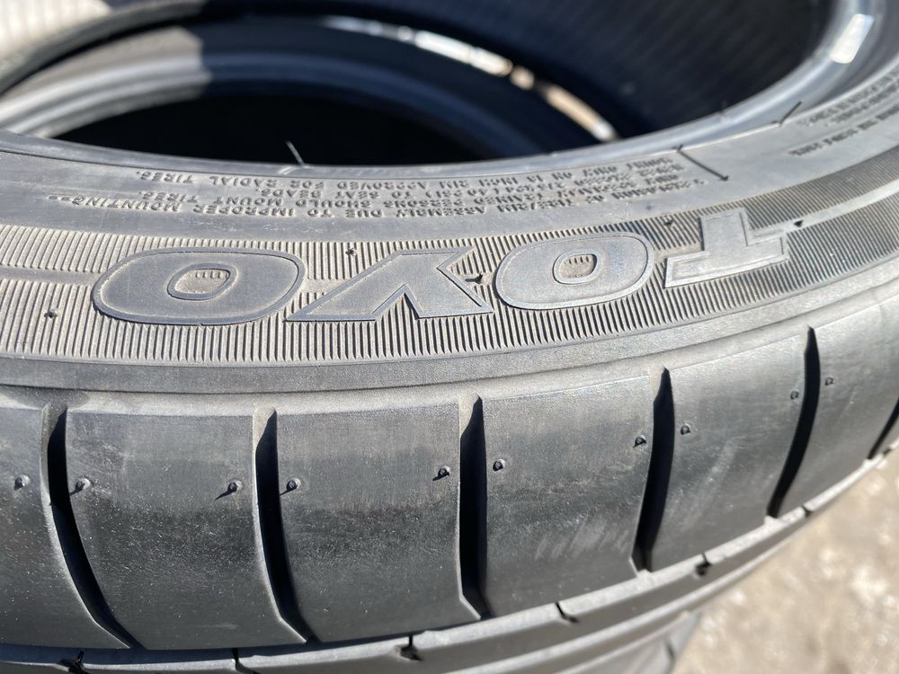215/45/18 комплект бу TOYO