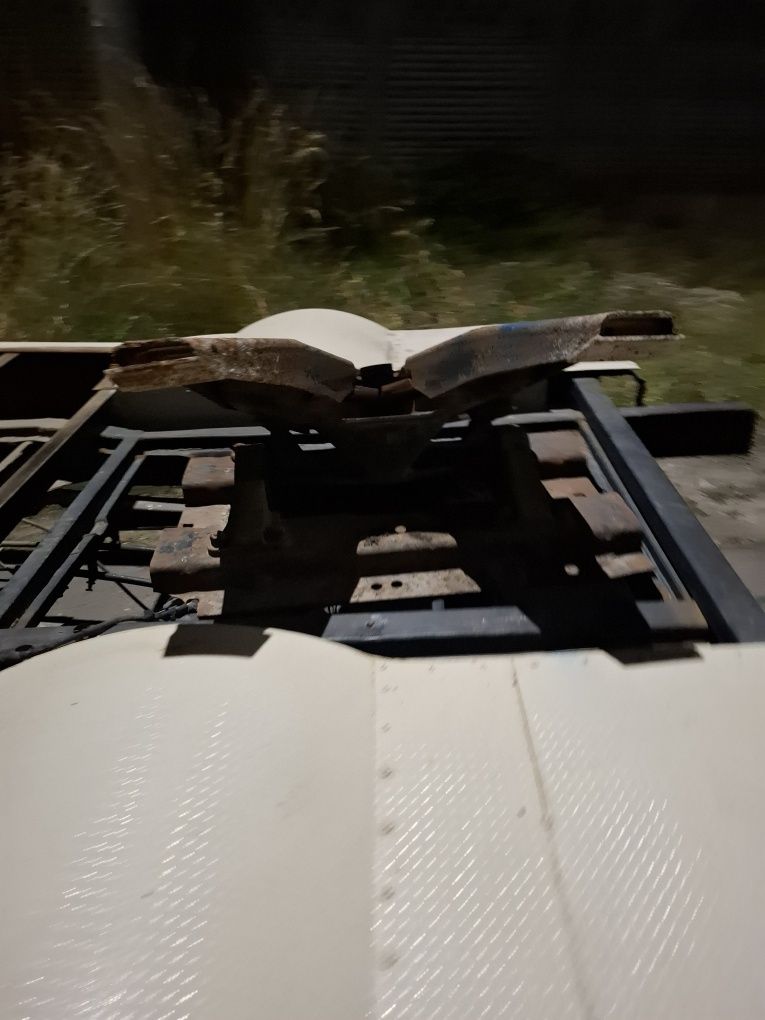 Седло полуприцеп  прицепа.  Седло