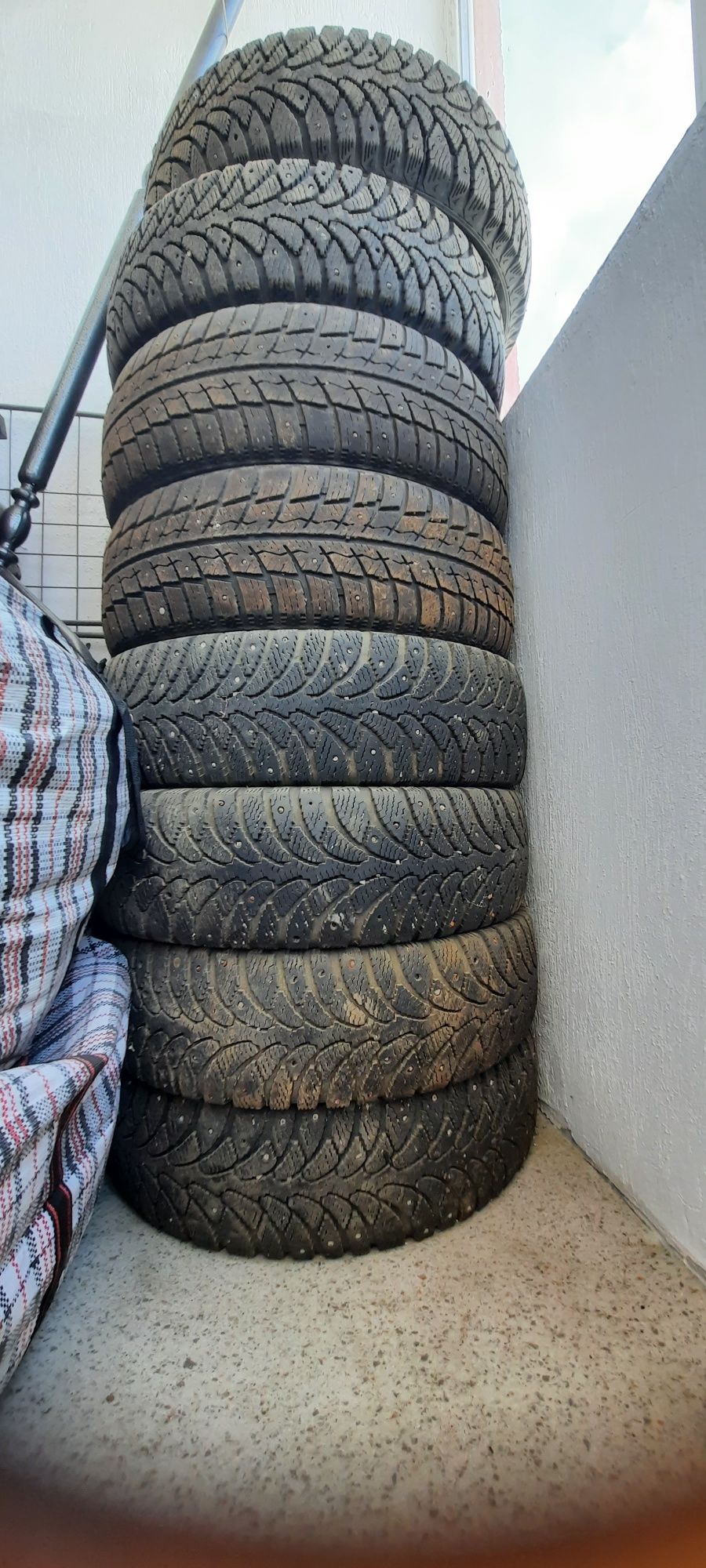 Покрышки зимние. 8 штук