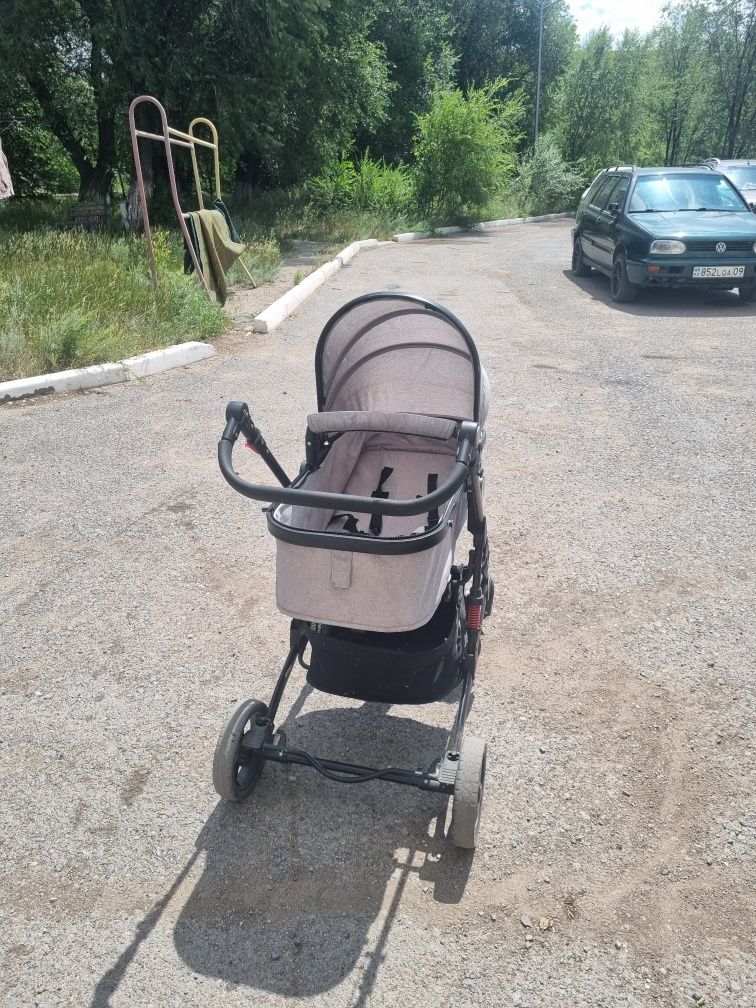 Коляска, в хорошем состоянии