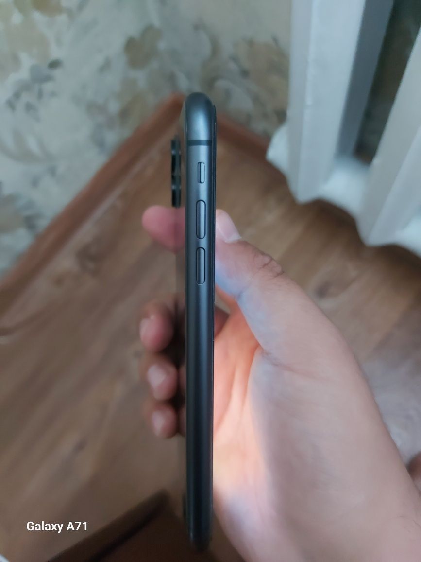 IPhone 11  на 128 г