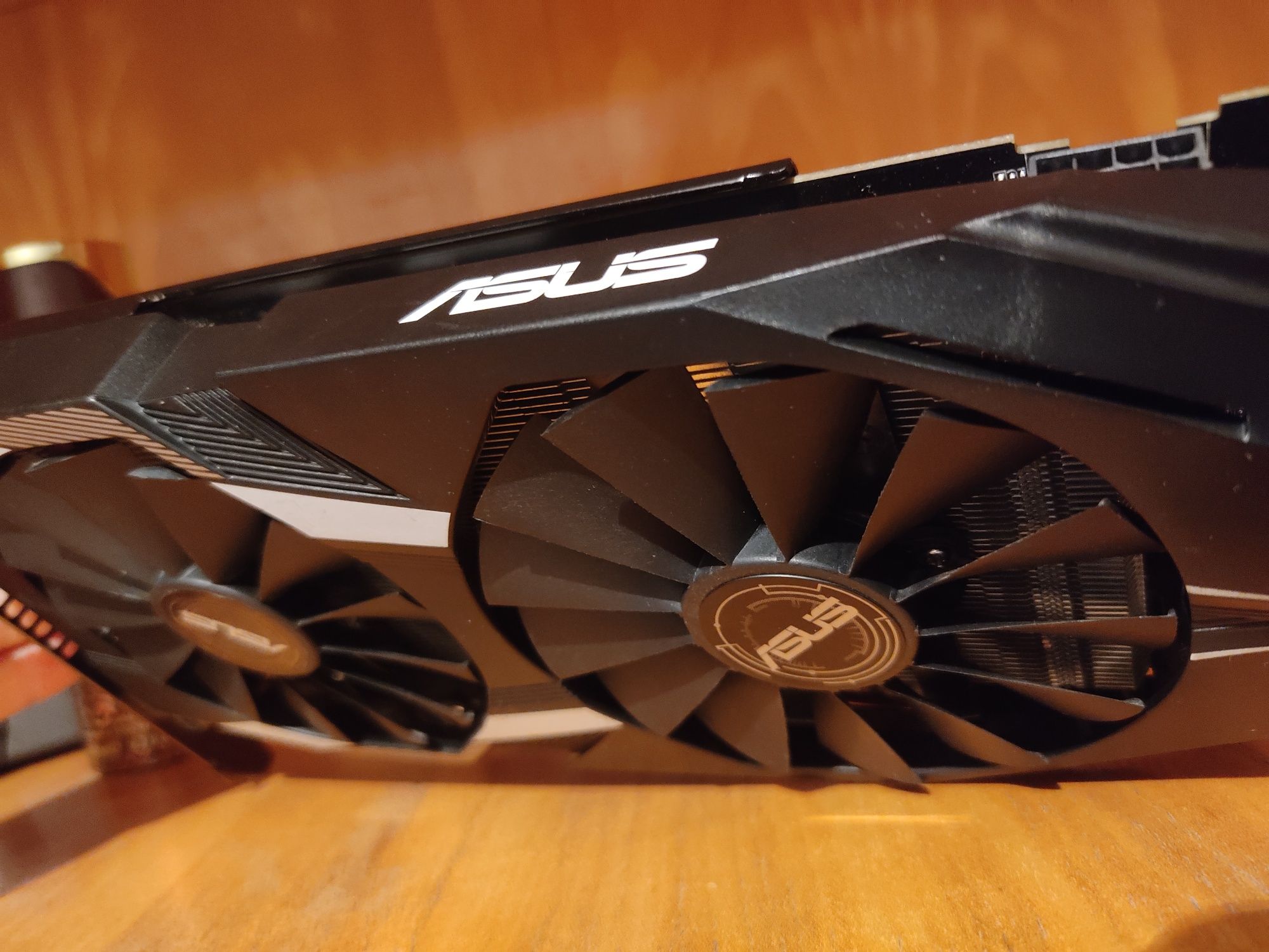 Игровая видеокарта ASUS