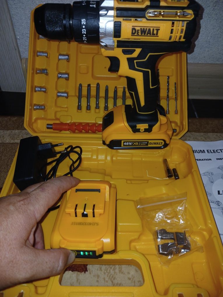 Шуруповерт DEWALT