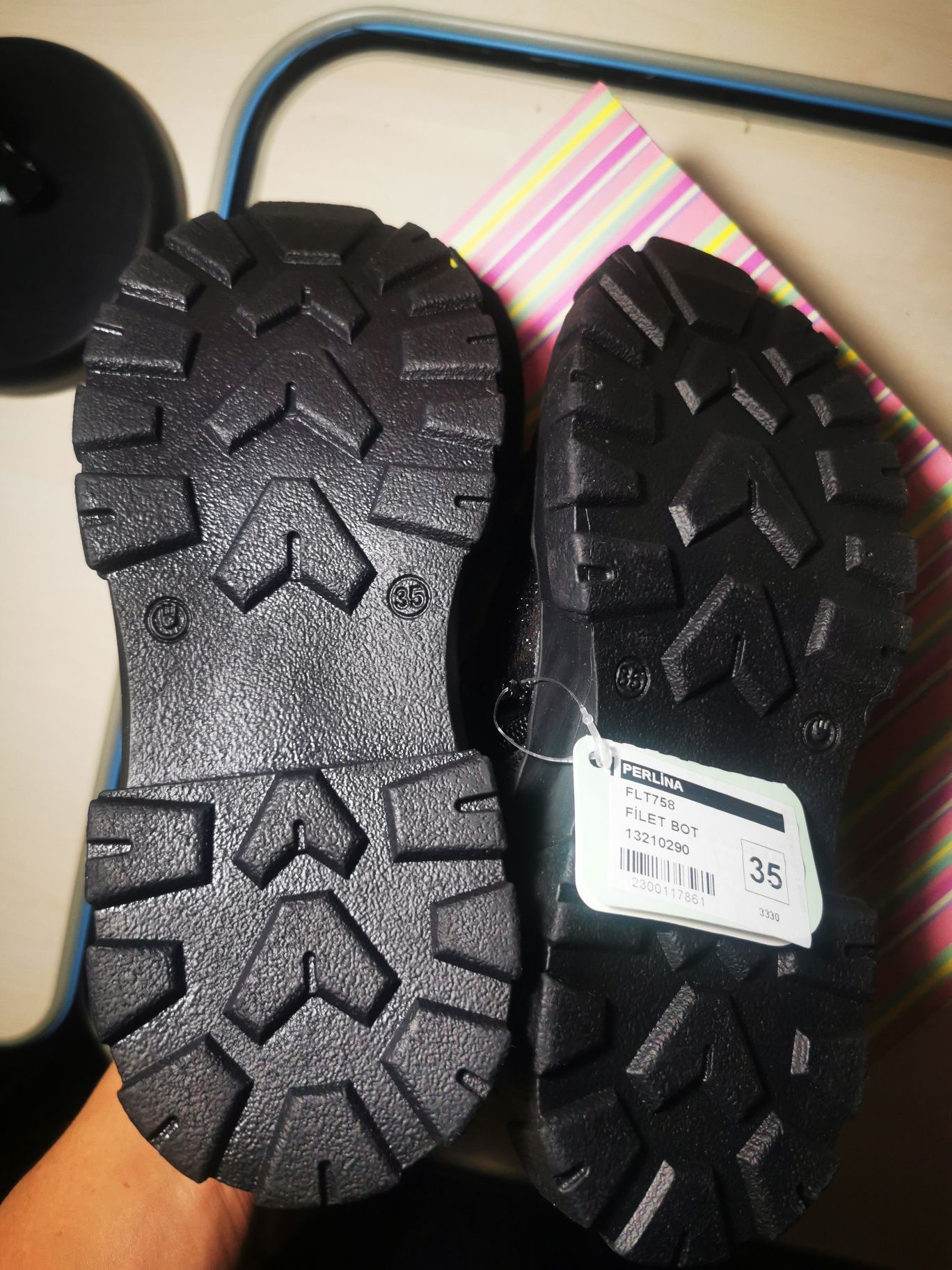 Продам детские ботинки