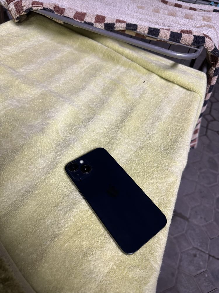 Продам 14 айфон в хорошем состояние