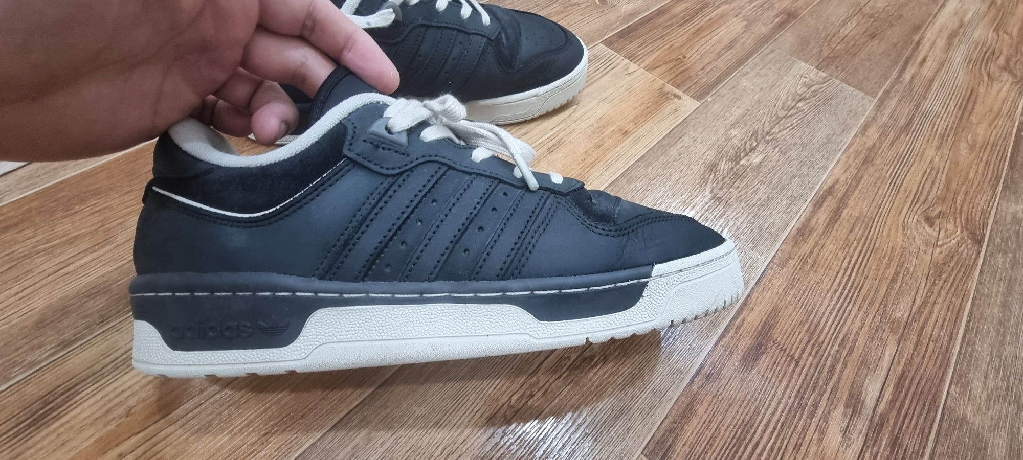 Продам кроссовки adidas (оригинал)