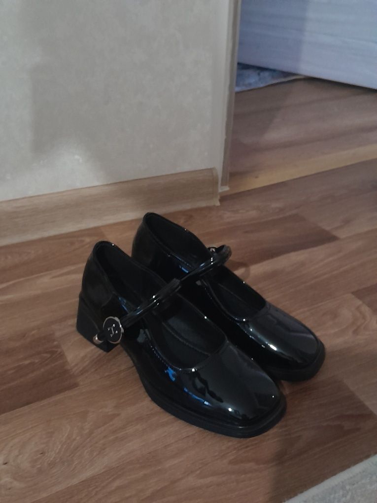 Продам корейский обувь