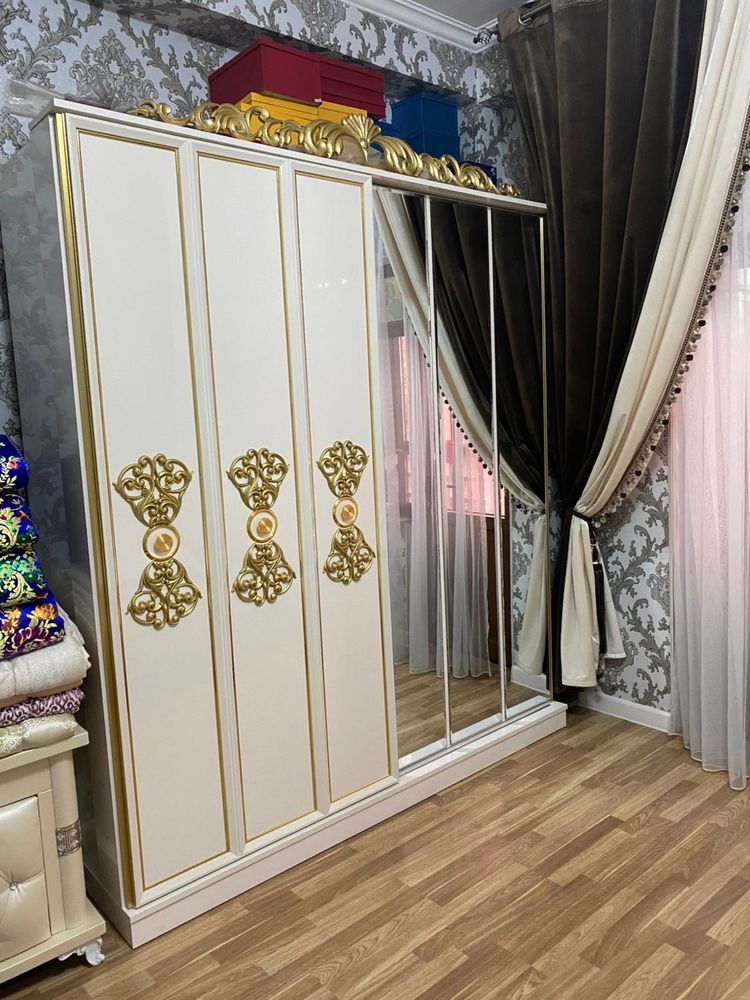 Гарнитура с кровать, шкаф, тумбочка и комод