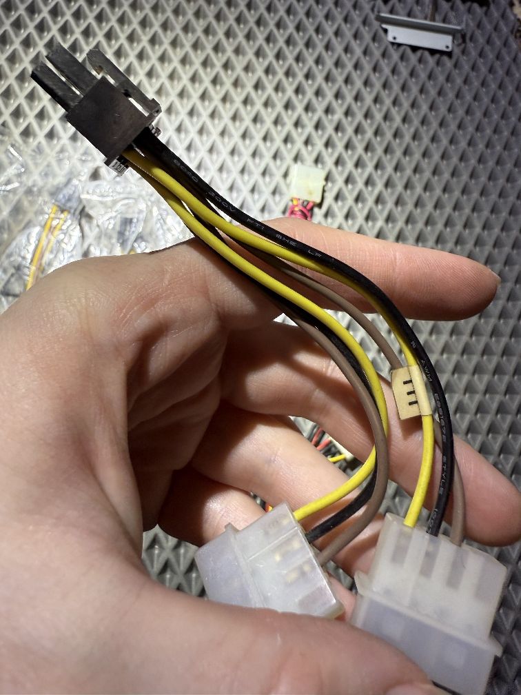 Переходники питания для видеокарт (2x MOLEX на 6-pin, новые)
