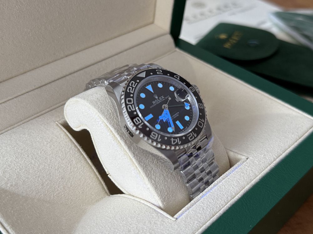 Часы Rolex GMT-Master II «Bruce Wayne»