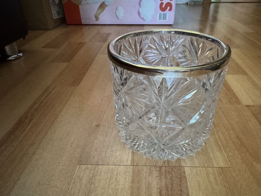 Продам вазу из хрусталя