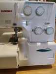 Бытовой оверлок Janome 9004D