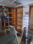 Продам дешево шкафы и витрины