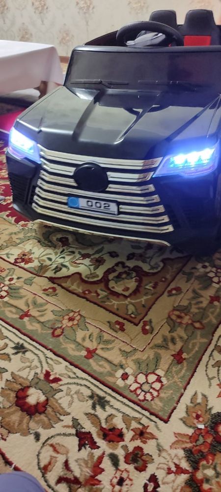 Продам детскую электромашину “LAED CURIESR V8”