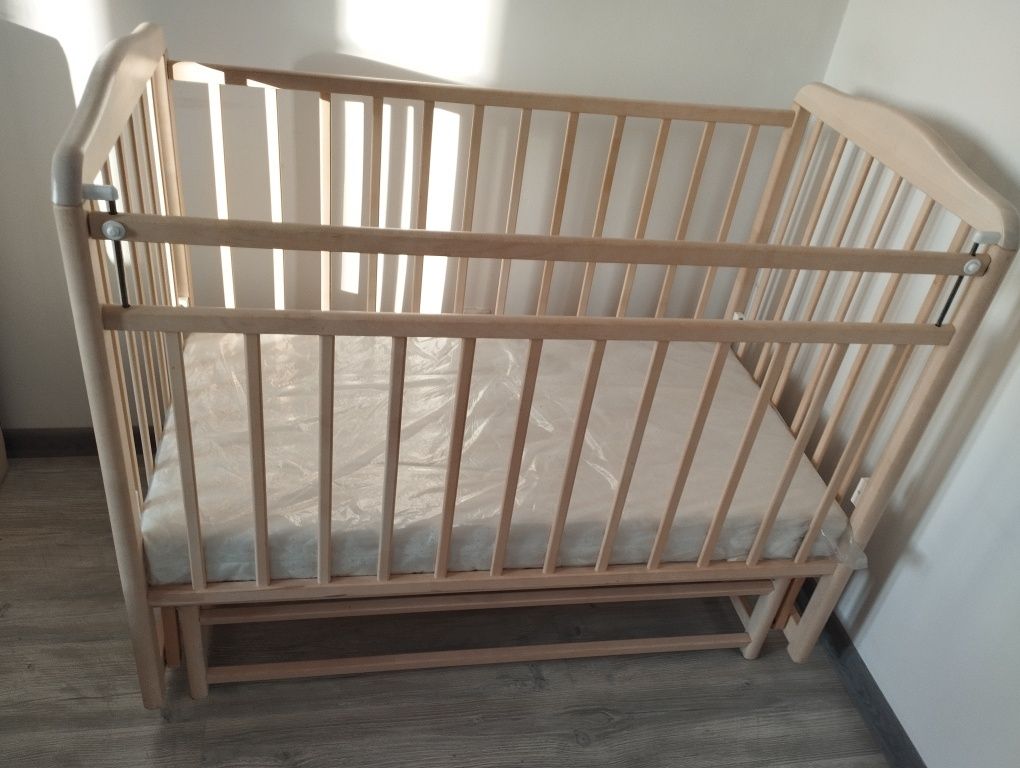 Детская кровать с матрацом. 15 тыс тг