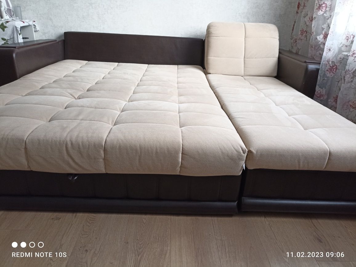 Продам угловой универсальный диван