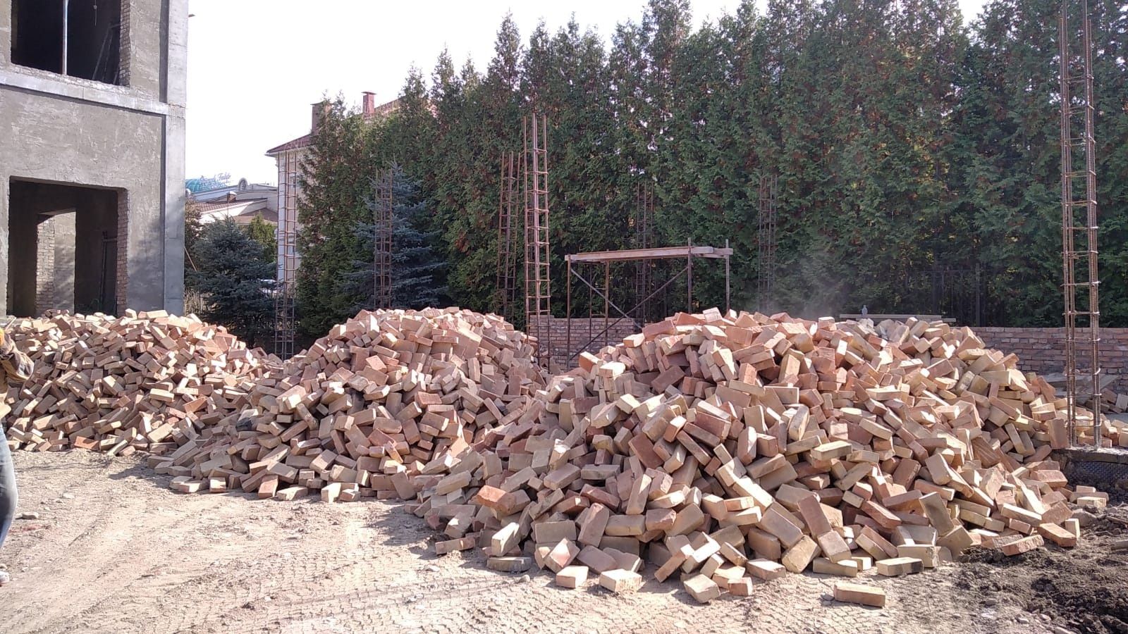 Красный кирпич (рядовой, кладочный) отличного качества