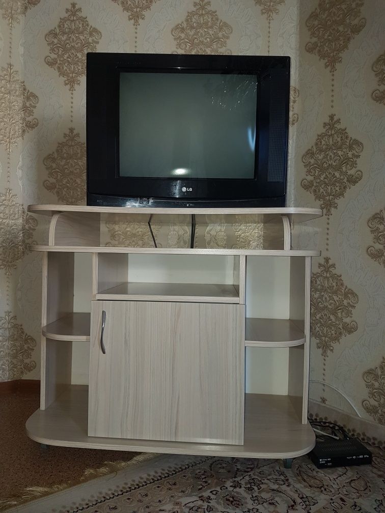 Телевизор с тумбой
